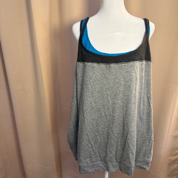 Livi Active Womens Tank Top Athletic Layered Gray Blue Athleisure Size 26/28 NWT - Picture 1 of 5